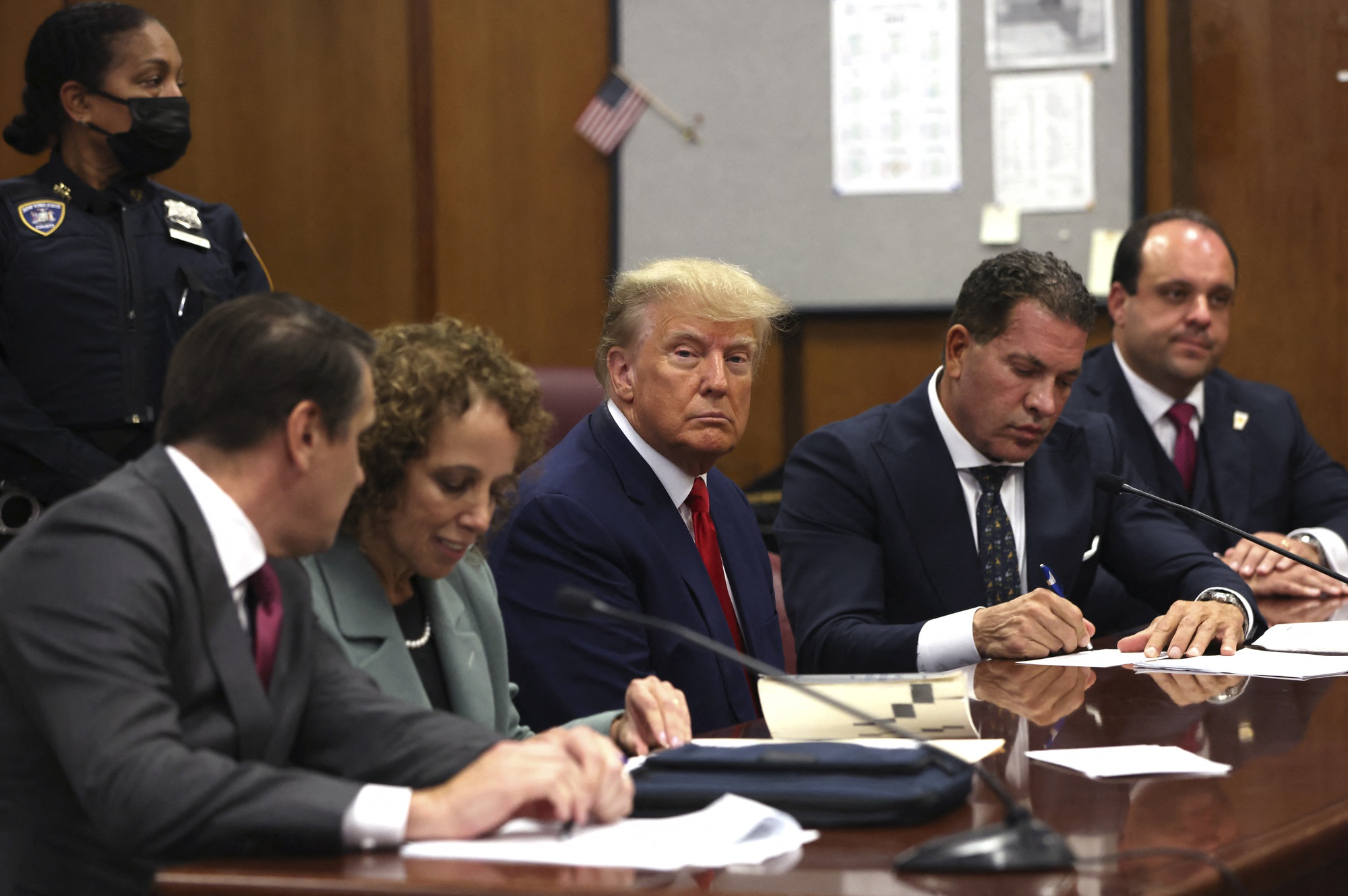 Ông Donald Trump và phiên tòa lịch sử